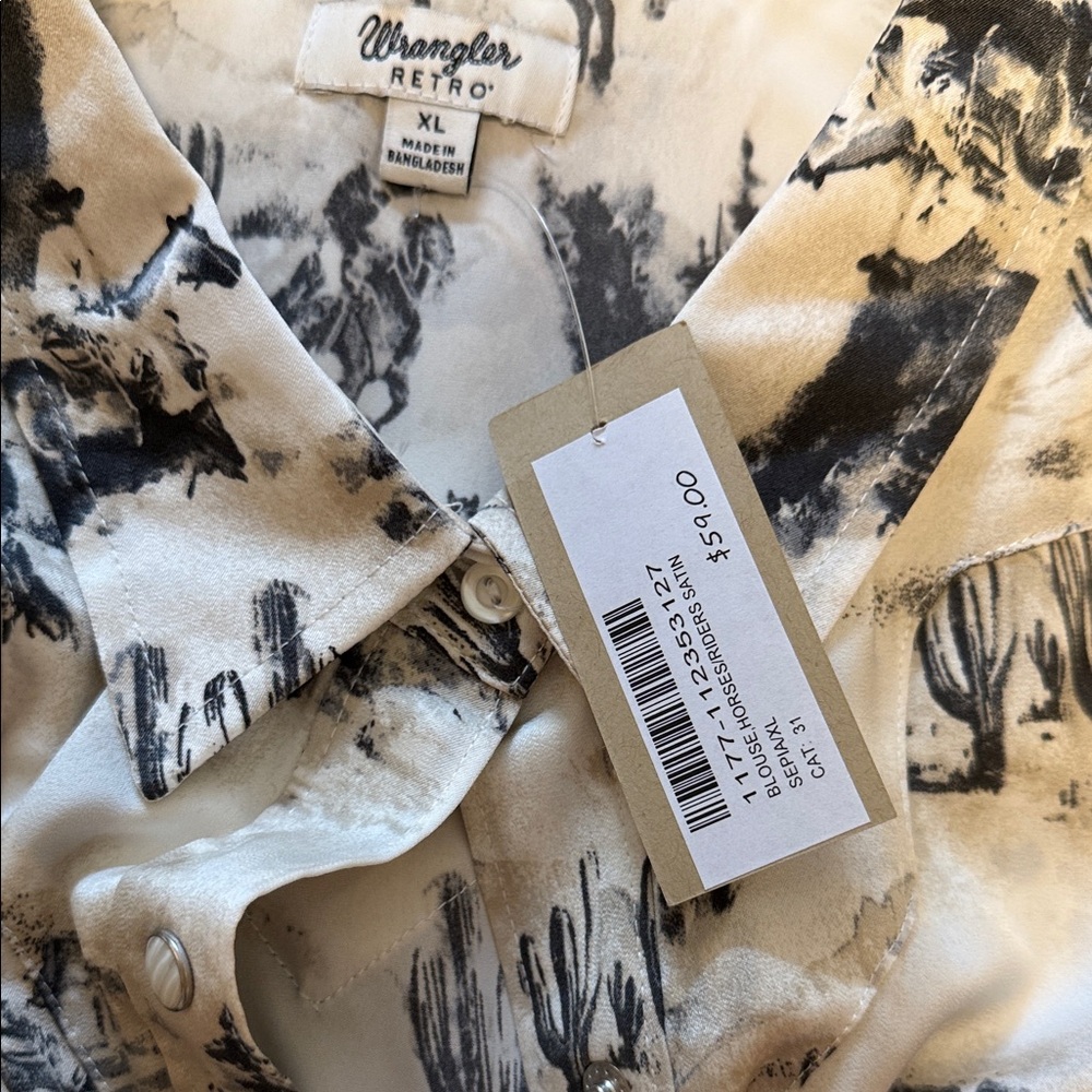 NWT Wrangler xl ladies Cowboy Print Casual Shirt - Black and Cream with snaps! - Picture 5 of 7